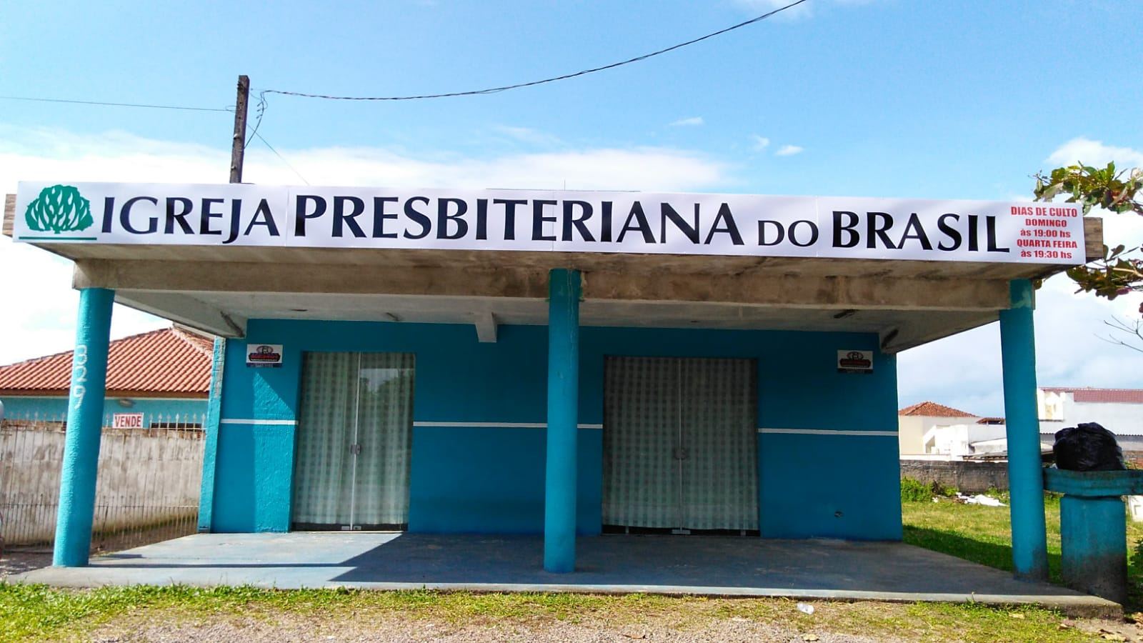 Primeiro local da Igreja Presbiteriana do Brasil em Guaratuba — fachada azul com letreiro